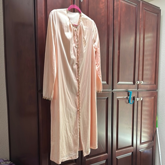Vanity Fair Other - Vintage Vanity Fair Pink Women's Nightgown Cover Up. Size 38